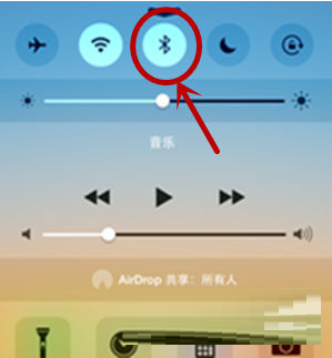 我来教你BeatsStudio3Wireless怎么连接iPhone。