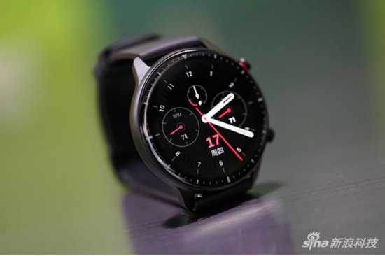 Amazfit GTR 2正面是一整块玻璃