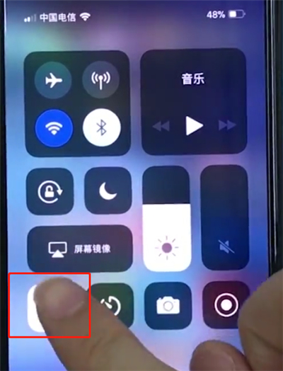 iphonexs使用手电筒的教程分享截图